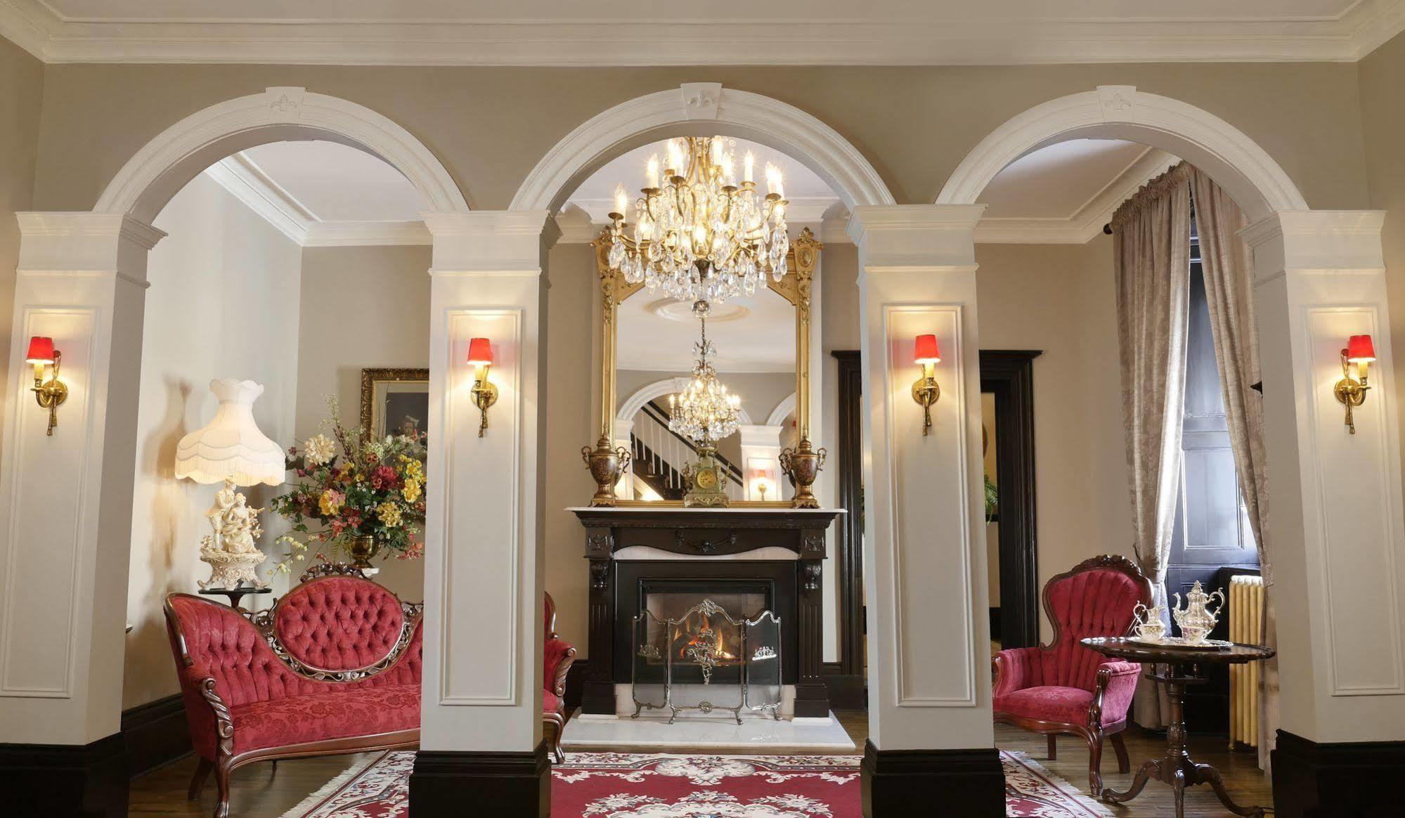 Le Clos Saint-louis Hotel